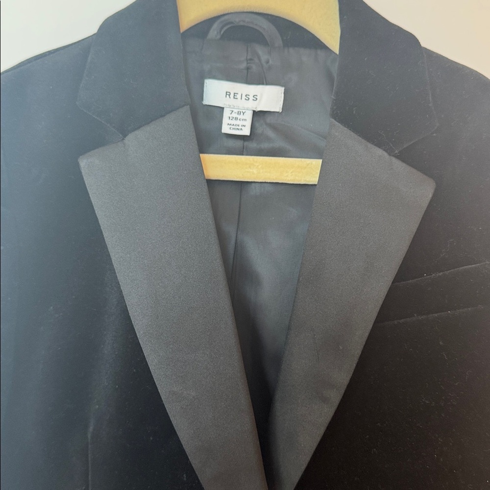 Kids Velvet Tuxedo Blazer in Black (7/8) - Picture 6 of 9